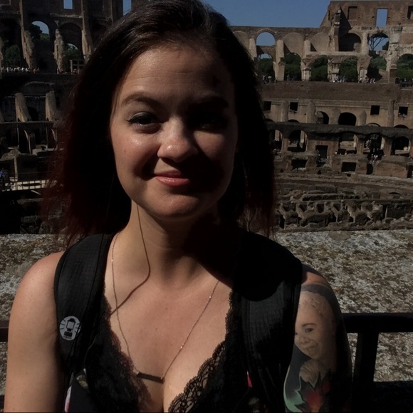 Meet your Posher, Elle - Picture 1 of 1